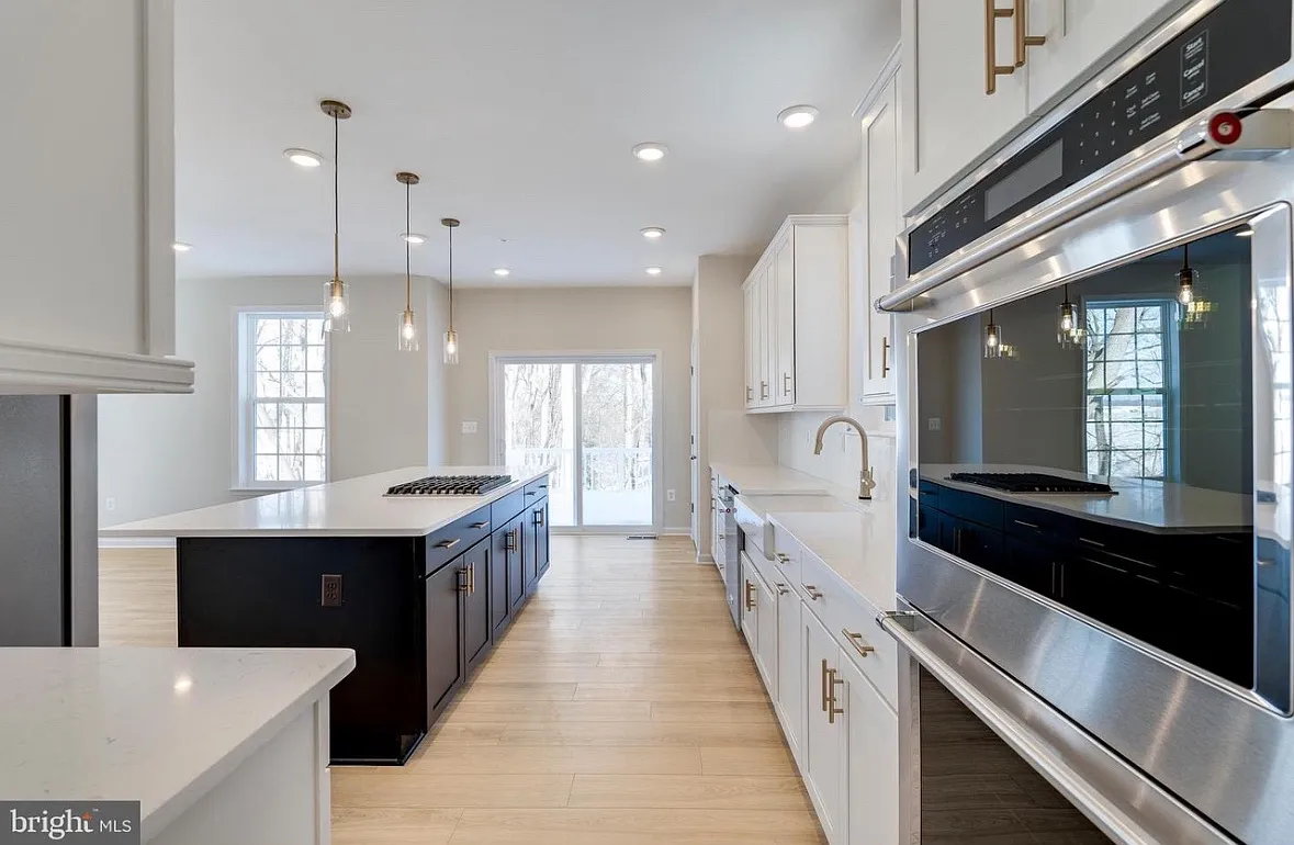 10810 Meridian Hill Way — Photo 3