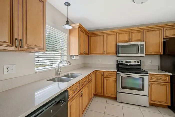 721 Holly Ter — Photo 12