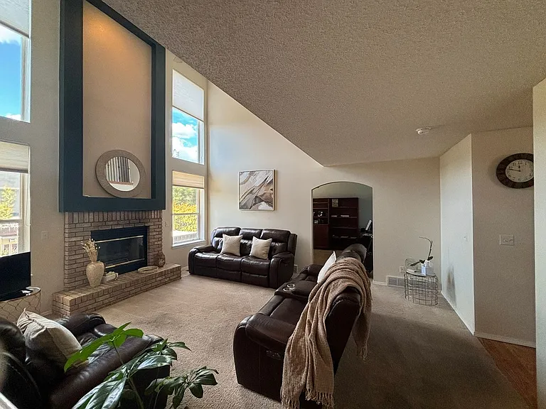 8950 Rochester Dr — Photo 7