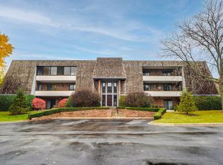 200 Red Top Dr APT 301, Libertyville, IL