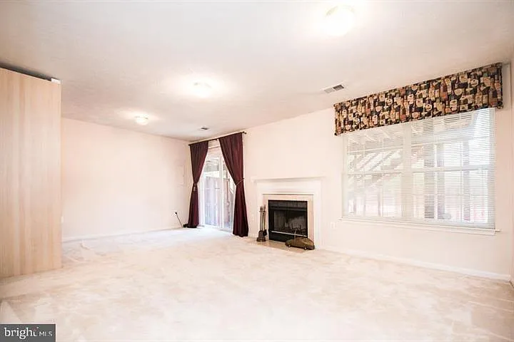 8359 Regal Oak Ct — Photo 23