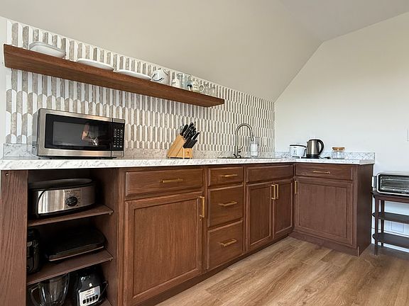 3rd image of 251 Fairfield Ave #2