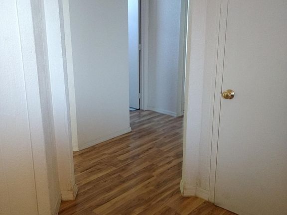 ENTRY TO BEDROOMS