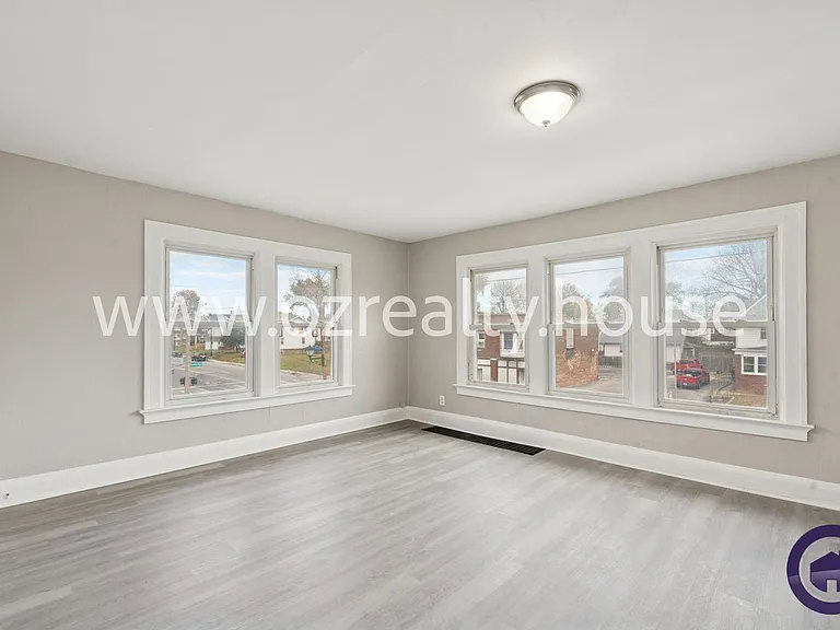 3241 Cherry St — Photo 4