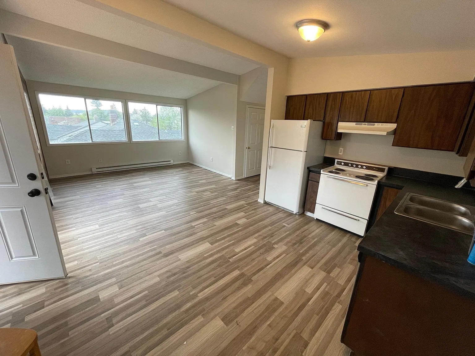 824 E Wabash Ave — Photo 3