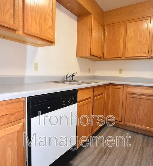 813 W Villard St #71 — Photo 11