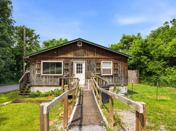 572 Shumate Ave, Rich Creek, VA 24147