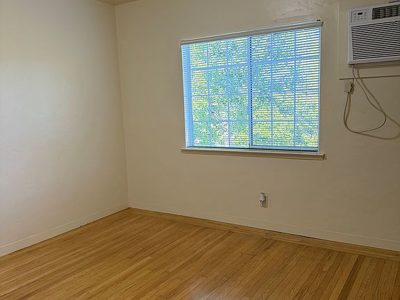 3rd image of 2813 P St #18