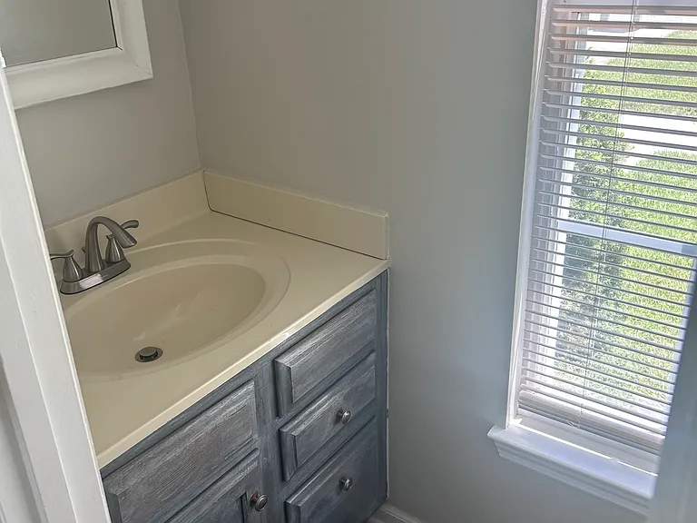 1810 Queen Anne Sq — Photo 9