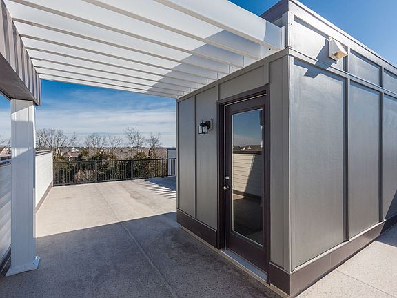 3rd image of 23104 Sullivans Cove Sq