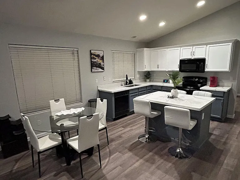 10826 W Wilshire Dr — Photo 7