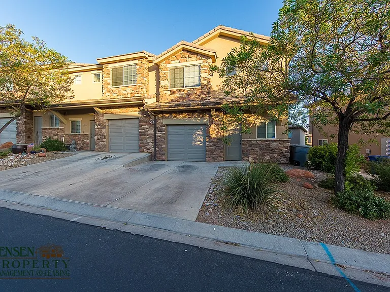 370 W Buena Vis #101 — Photo 3
