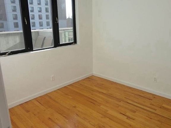 4th image of 331 Kosciuszko St APT 4