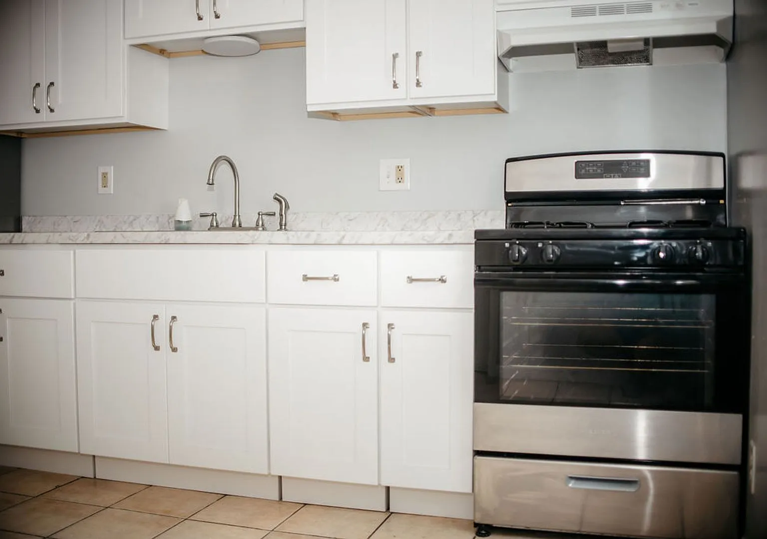 1080 Kelly Dr — Photo 4