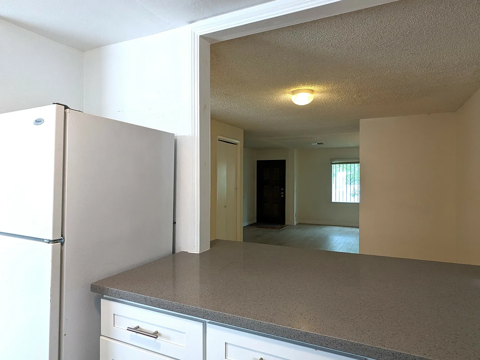 444 S Garfield B — Photo 4
