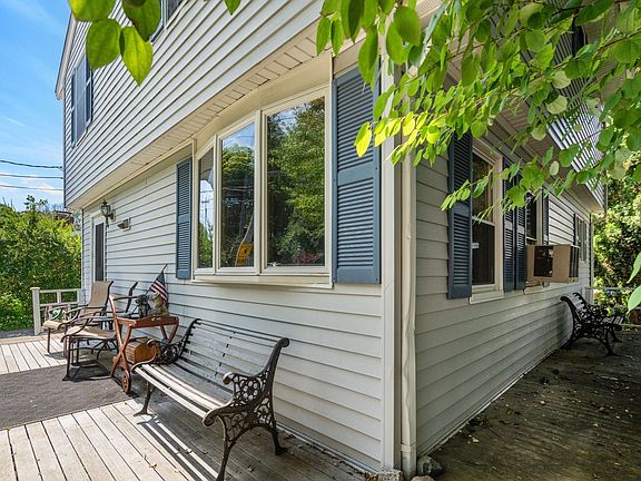 5th image of 28 Pleasant St