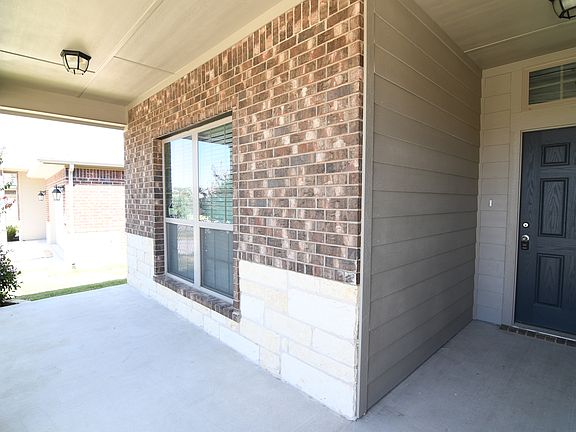 4th image of 826 Wyndcrest Dr