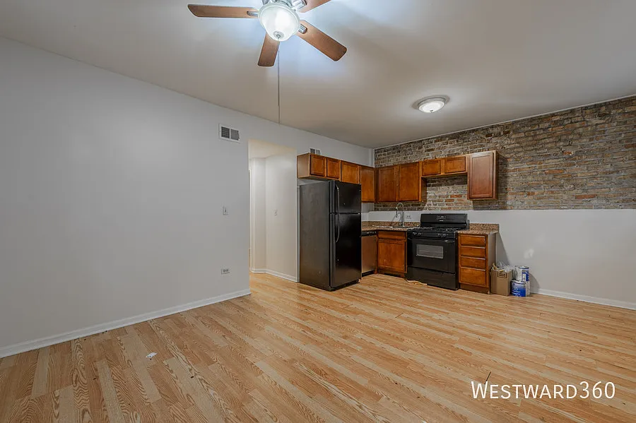 Spacious & Rare 3br/2ba in Logan Square — Photo 3