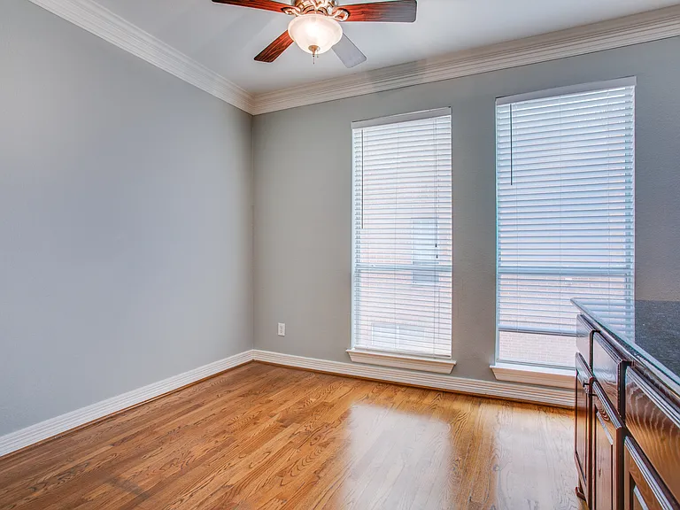 3951 N Hall St — Photo 13