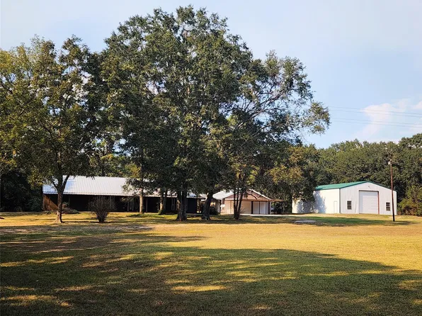 557 Fm 2693 Rd E, New Waverly, TX 77358