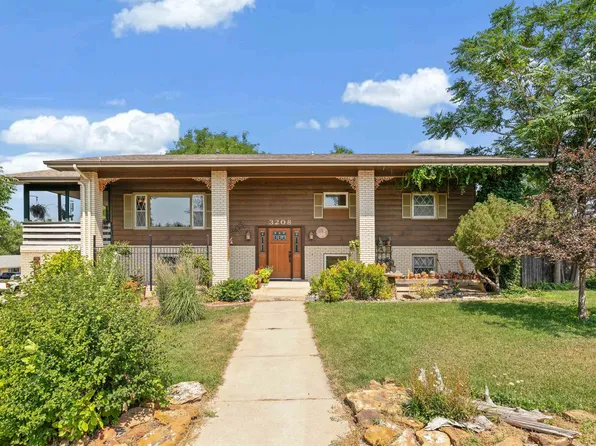 3208 Country Club Dr, Rapid City, SD 57702