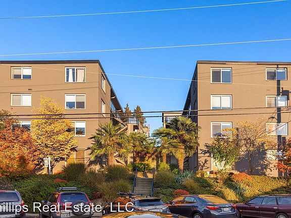 3rd image of 2712 Franklin Ave E APT 4