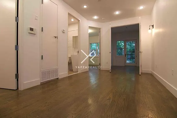 Rented by Yaffa Realty LLC | media 21