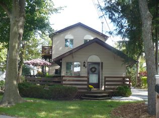 9 N Lake Ave, Fox Lake, IL 60020