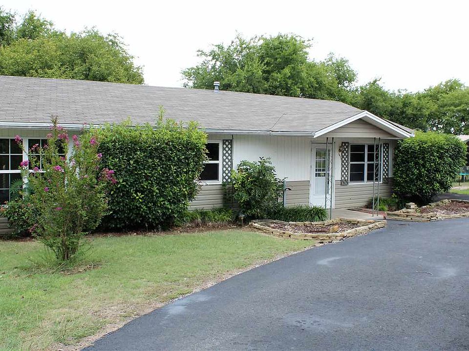 1st image of 1417 Holly Ln