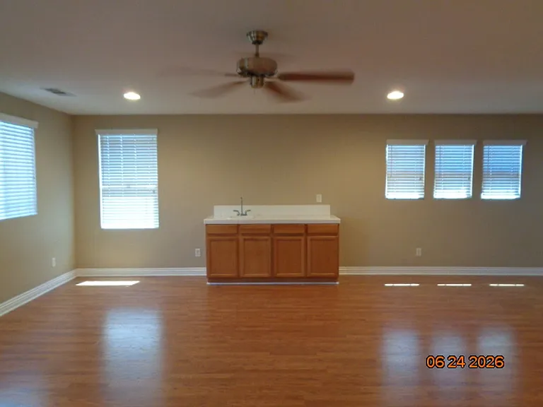 2064 W Avenue K #6 — Photo 24