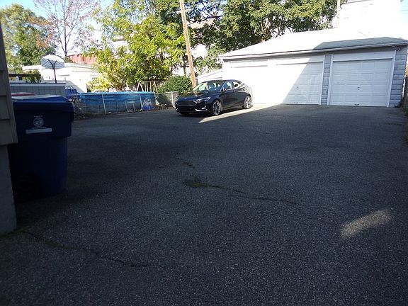 5th image of 261 Tinkham St