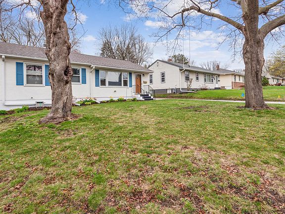 4th image of 2359 Cowern Pl E