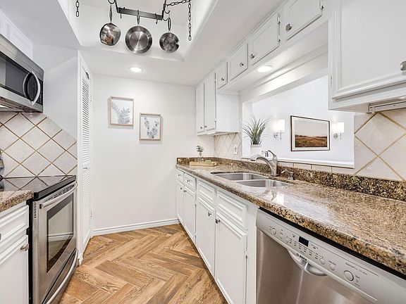 3rd image of 1805 Stoney Brook Dr APT 105