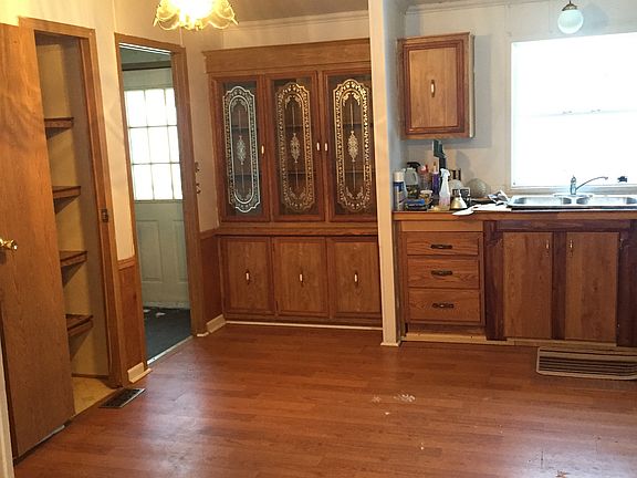 4th image of 270 E Angel Ave