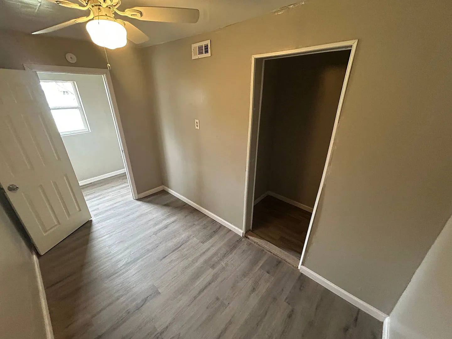 Charming 2-Bed Home Near Ottawa Park & University of Toledo — Photo 4