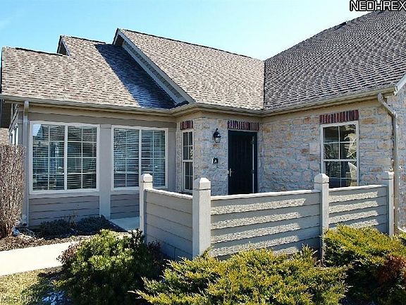 2nd image of 2760A Canterbury Cir