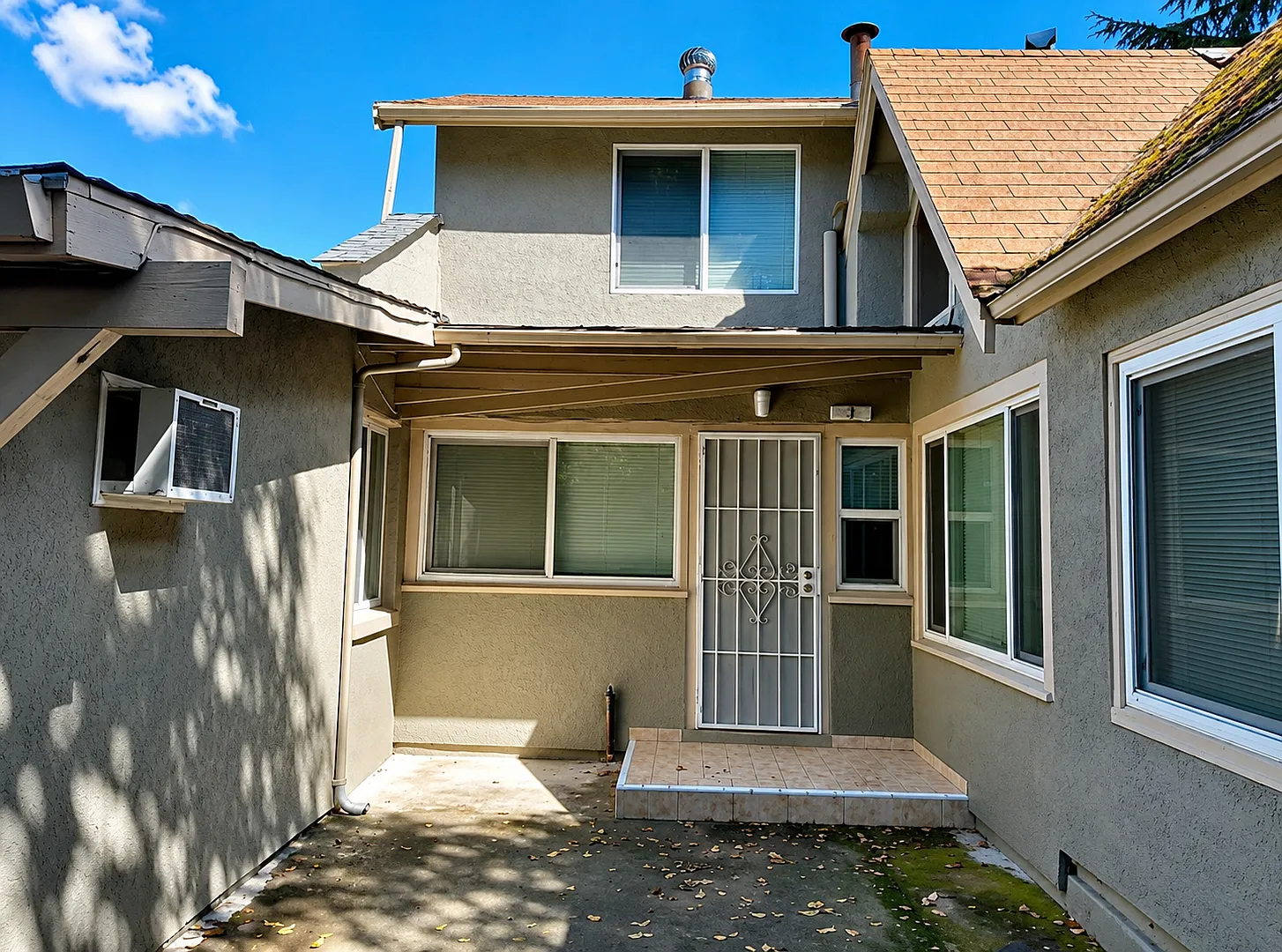 139 Pine St — Photo 1