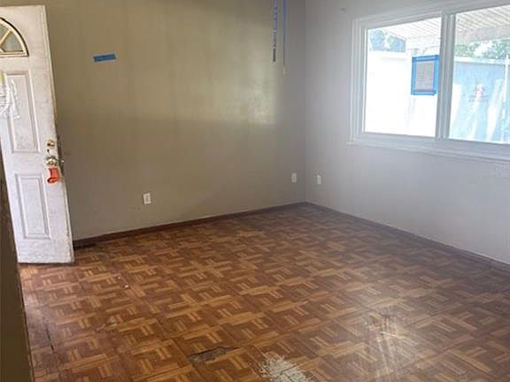 3rd image of 604 W Jefferson St