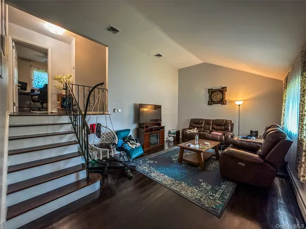 63 Waterbury Parkway, Cortlandt Manor, NY 10567