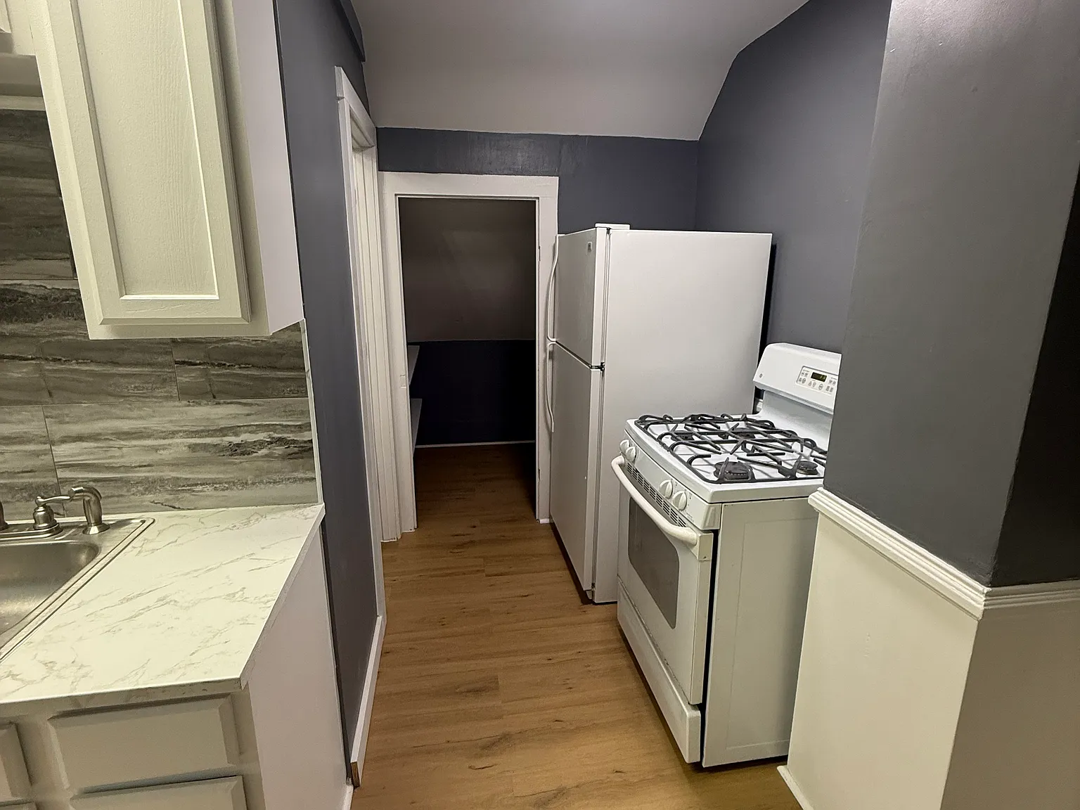 2 bed, 900 sqft, $1,400 — Photo 4