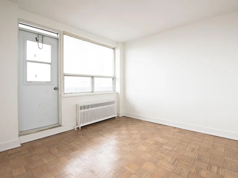 24 Tyndall Ave — Photo 15