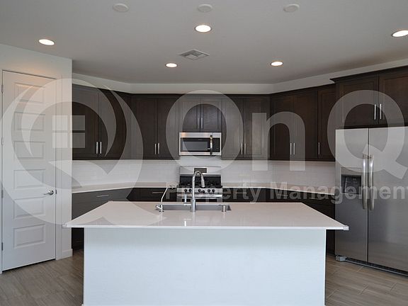 3rd image of 9213 W Glenrosa Ave