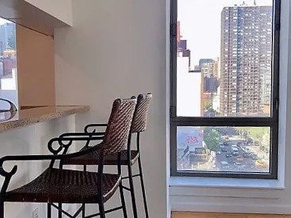 3rd image of 250 E 30th St APT 8B