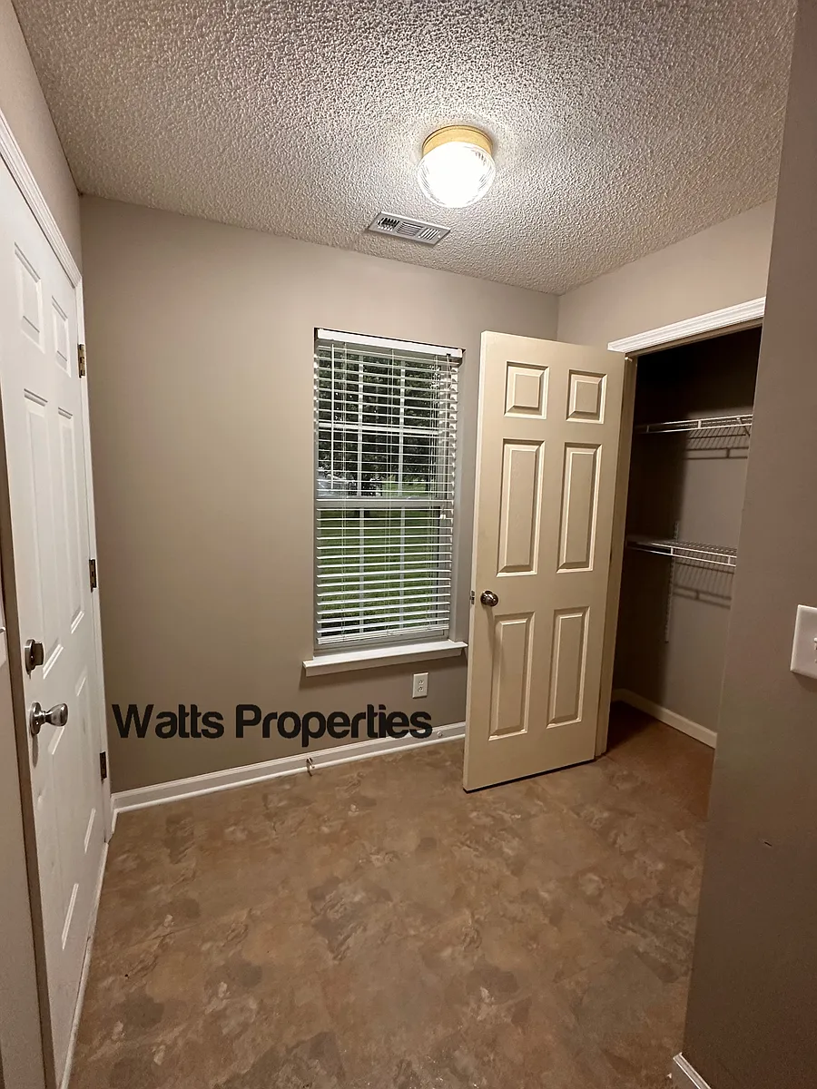 Building Photo - 82 Briar Cir #82