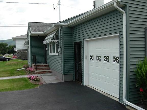 3rd image of 341 Mary St