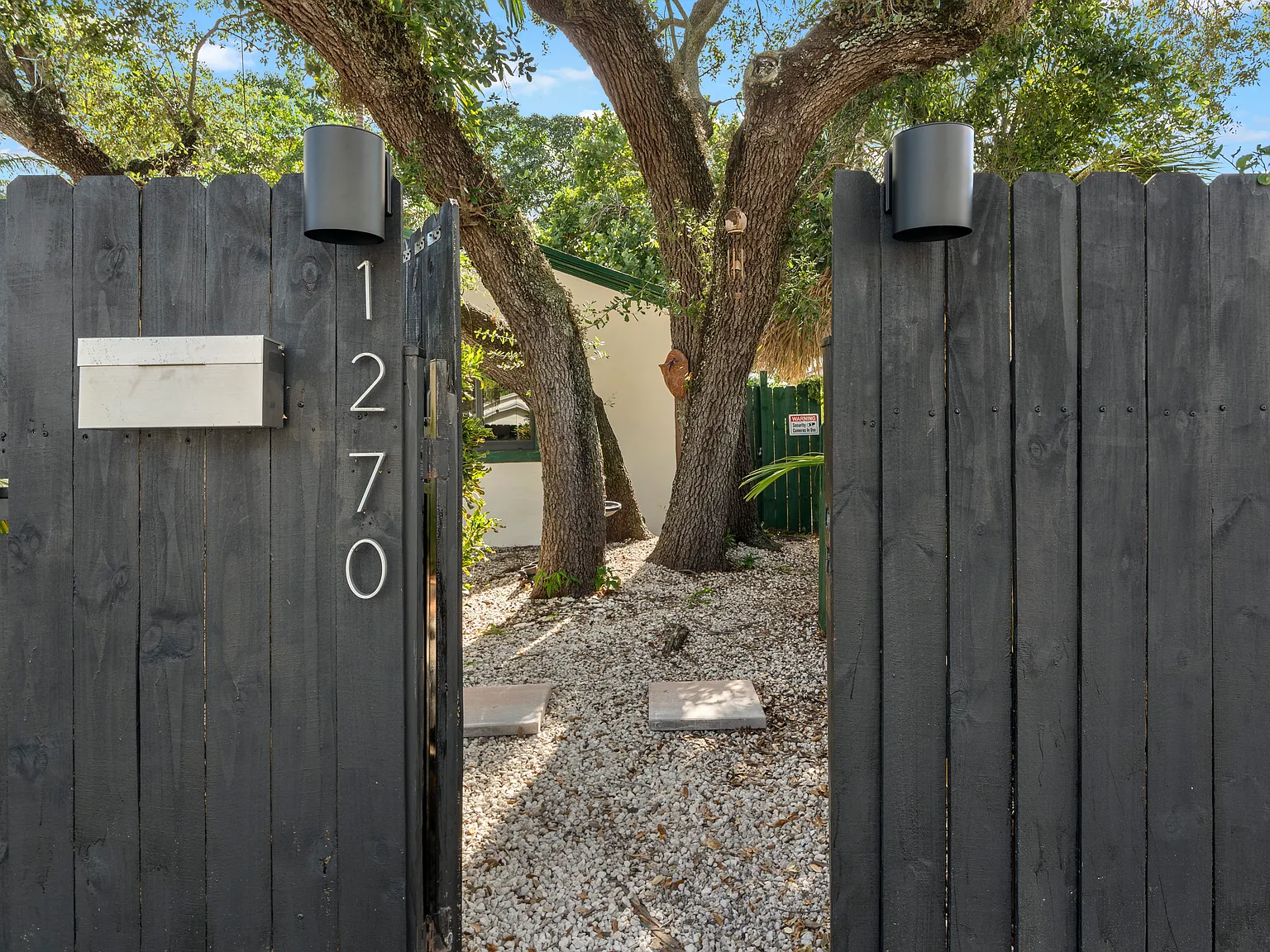 2 bed, 900 sqft, $3,150 — Photo 2