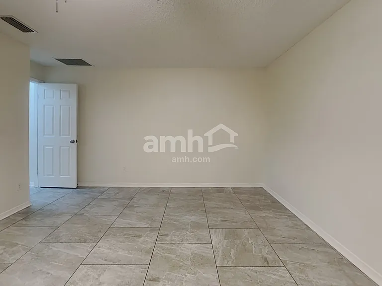 2326 Creekfront Dr — Photo 10