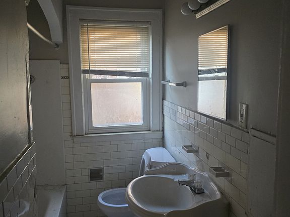 3rd image of 14535 Mettetal St #1