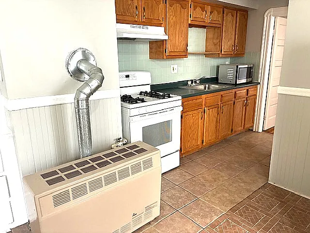 2 bed, 750 sqft, $1,600 — Photo 3