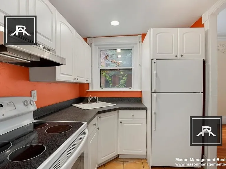 121 Park St #1 — Photo 3